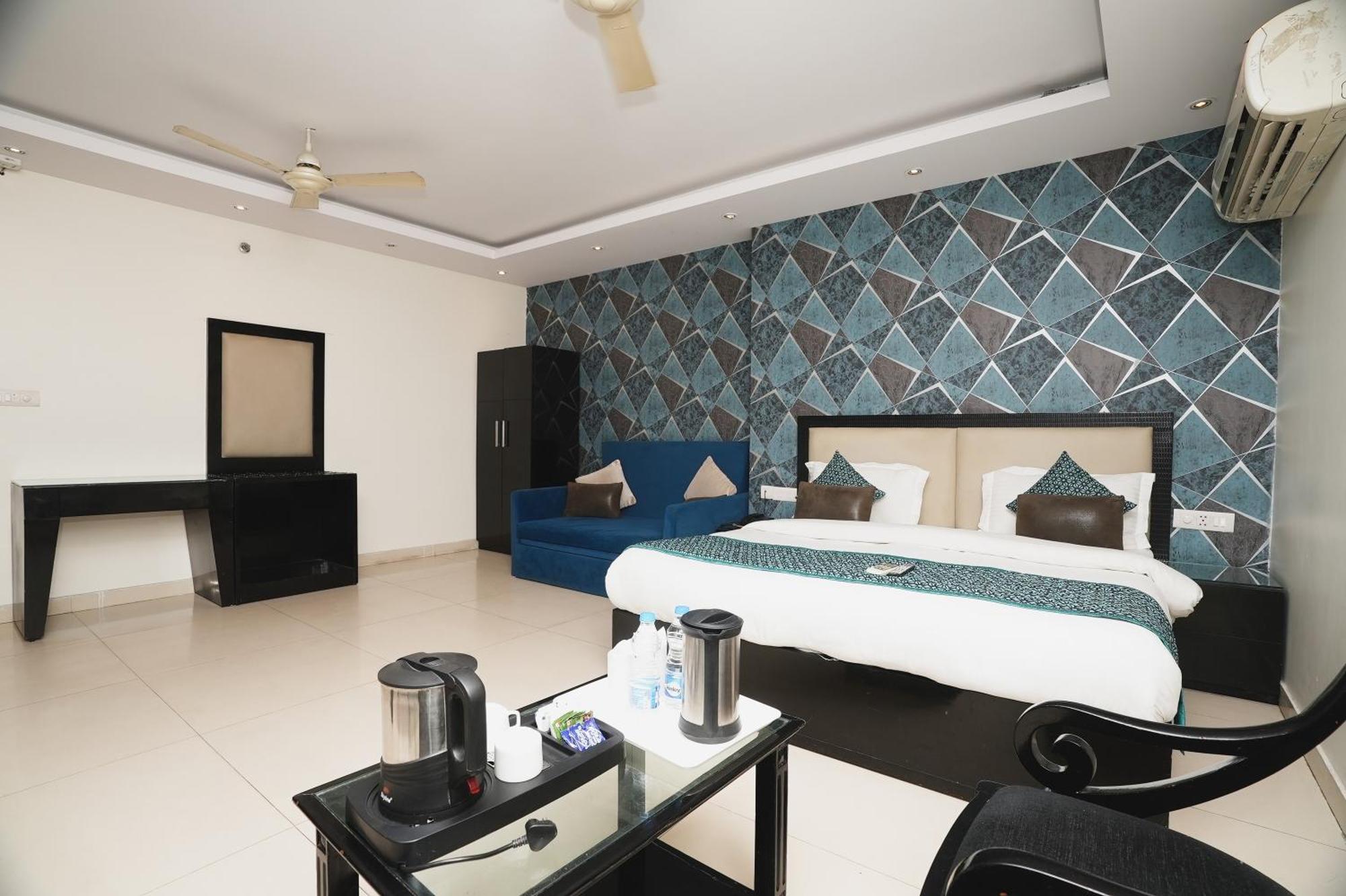 Hotel B Continental Delhi  Exterior foto