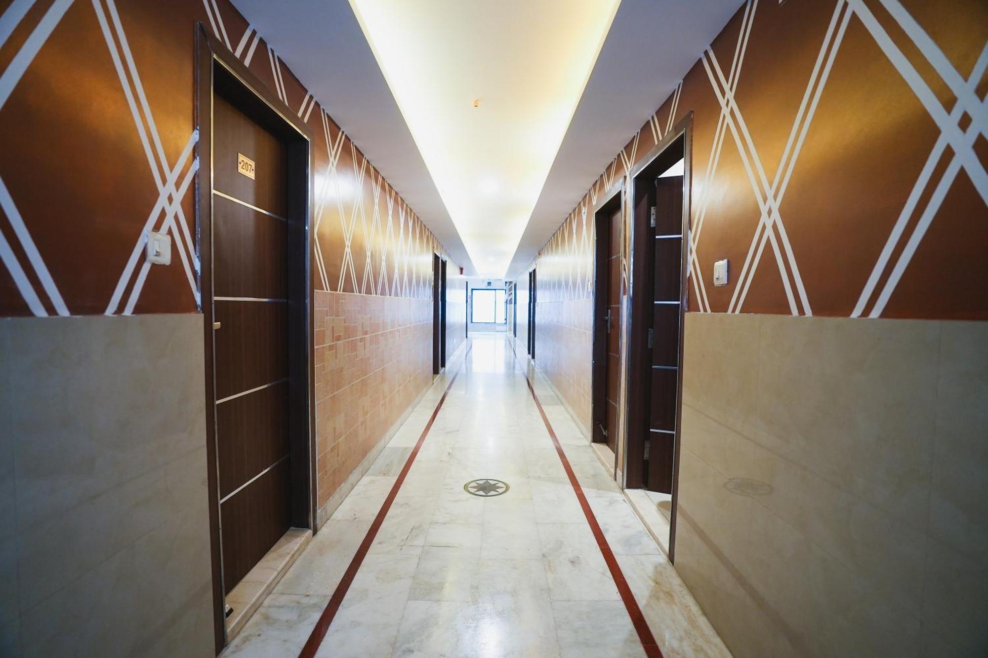 Hotel B Continental Delhi  Exterior foto