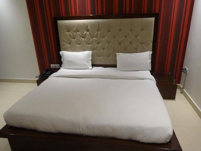 Hotel B Continental Delhi  Exterior foto
