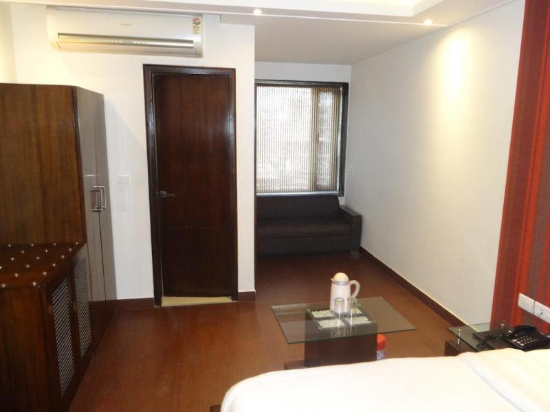 Hotel B Continental Delhi  Exterior foto