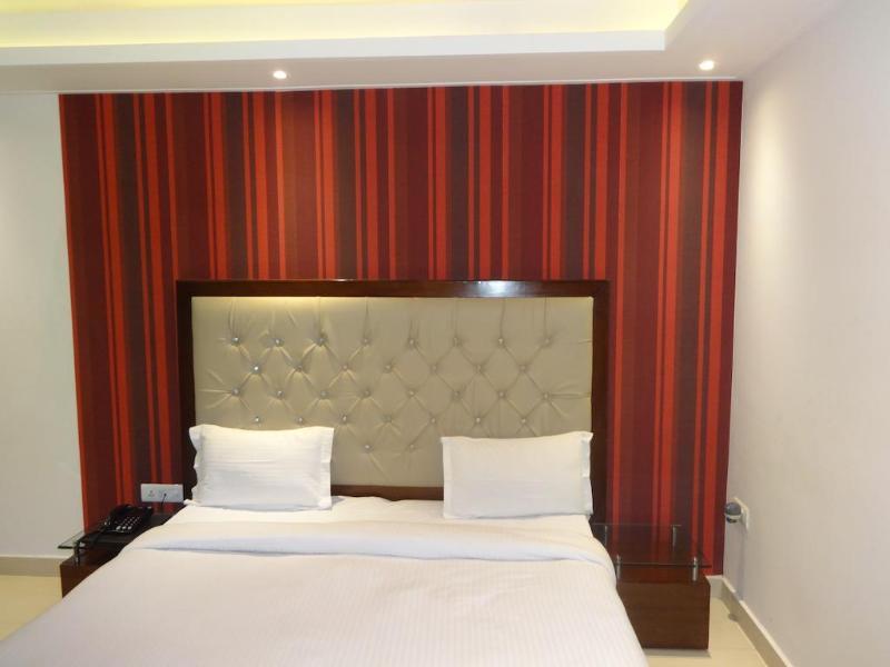 Hotel B Continental Delhi  Exterior foto
