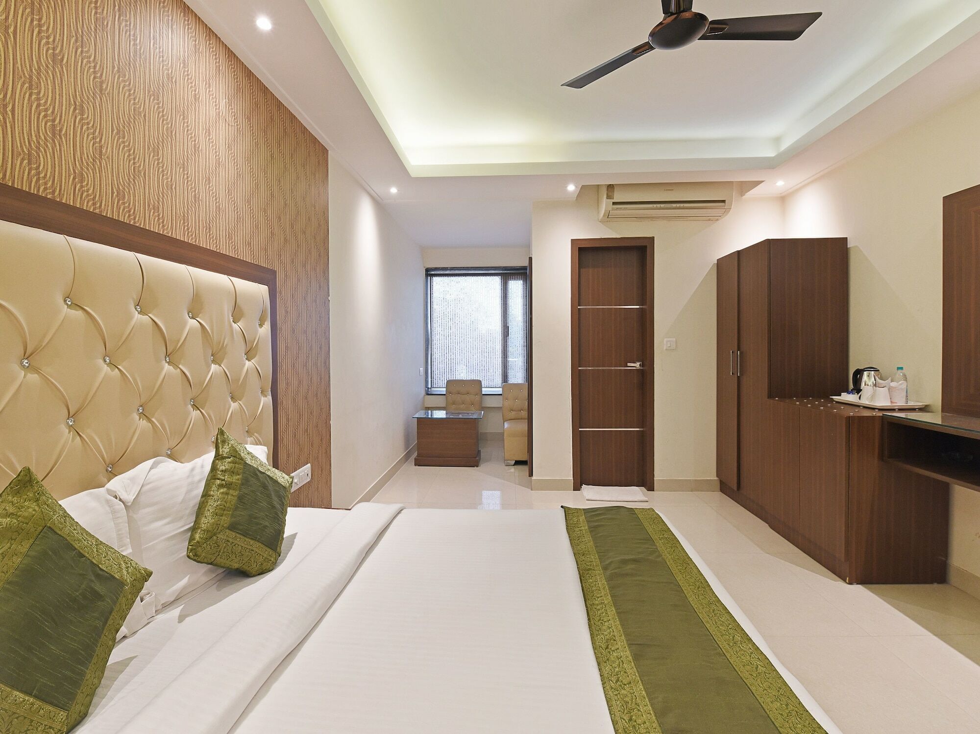 Hotel B Continental Delhi  Exterior foto